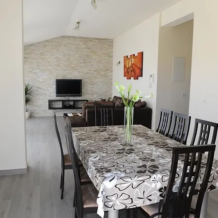 Lara Apartment *