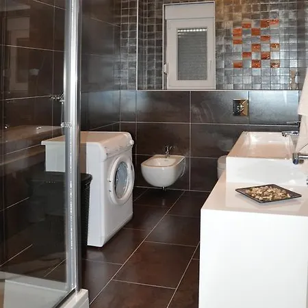 Apartment Lara *