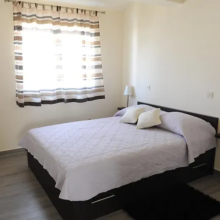 Apartment Lara *