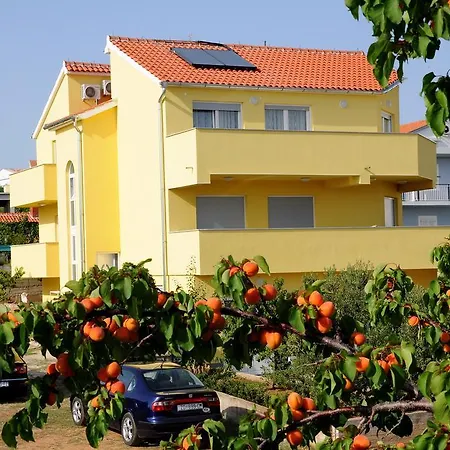 Apartament Lara *